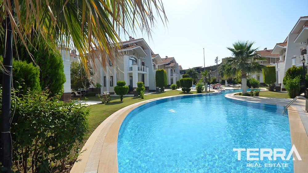 Belek'te Golf Sahasına Yakın Havuzlu Site İçinde Mobilyalı Villalar - 59585