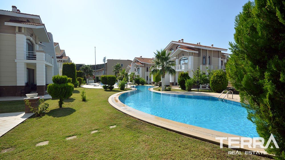 Belek'te Golf Sahasına Yakın Havuzlu Site İçinde Mobilyalı Villalar - 59586