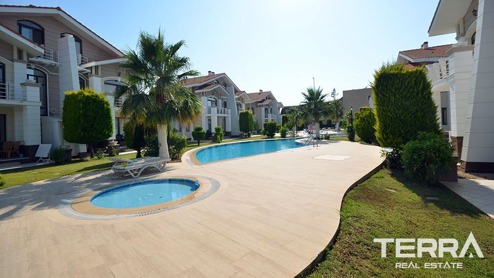 Belek'te Golf Sahasına Yakın Havuzlu Site İçinde Mobilyalı Villalar - 59589