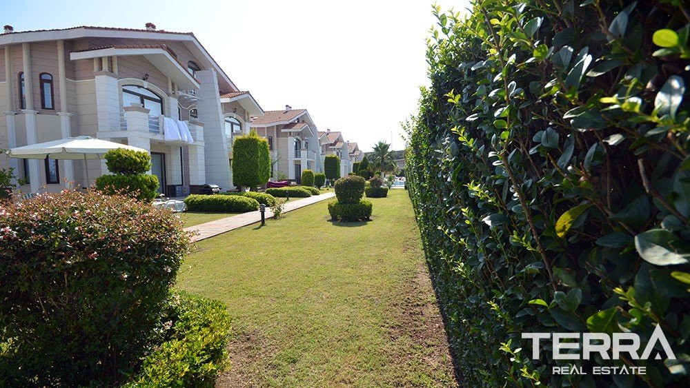 Belek'te Golf Sahasına Yakın Havuzlu Site İçinde Mobilyalı Villalar - 59590