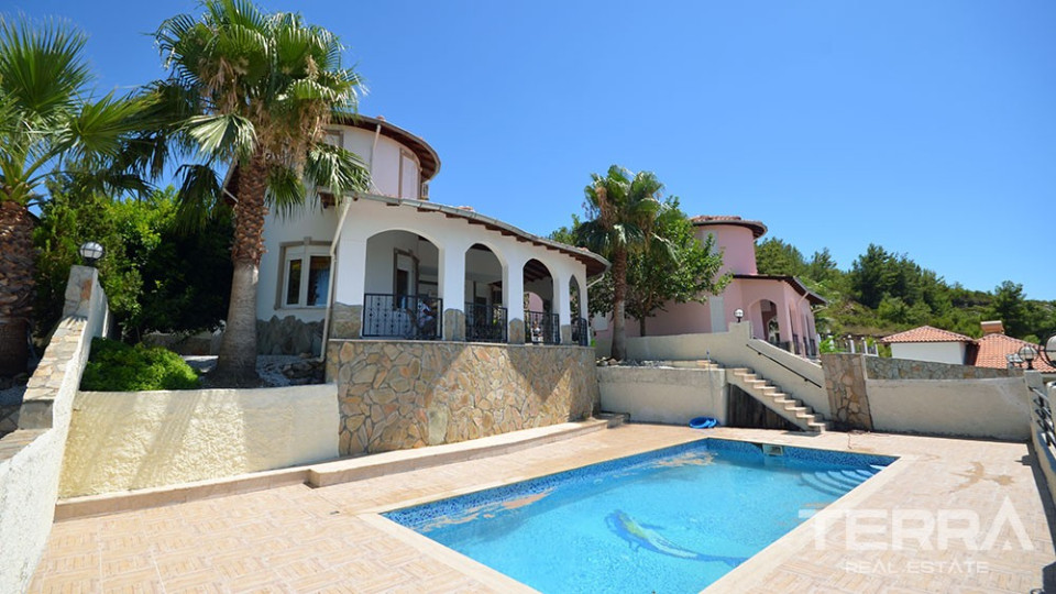 Sea view villa with private swimming pool in Alanya, Kargicak