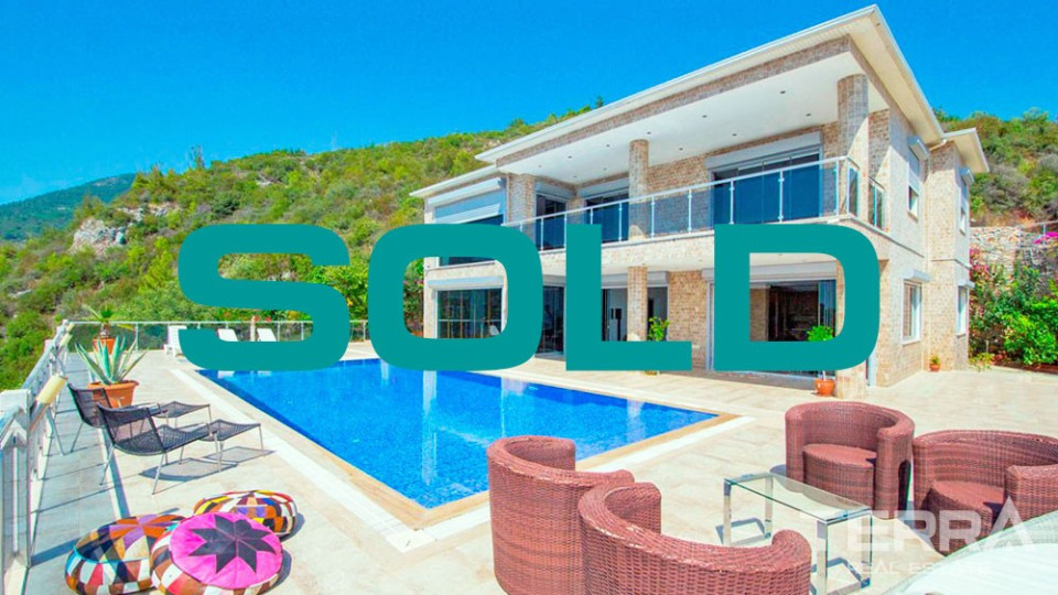 Villa for Sale in Alanya with a spectacular sea view