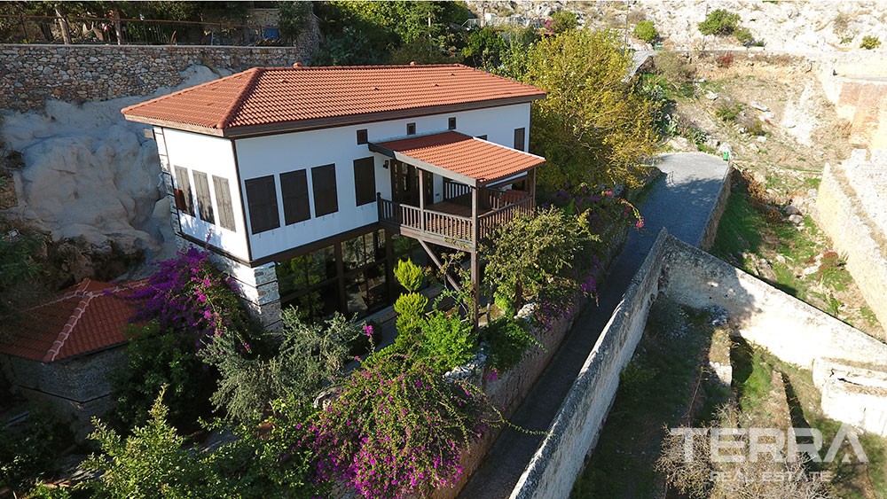 Exclusive mansion for sale in the historical Alanya Castle - 9833