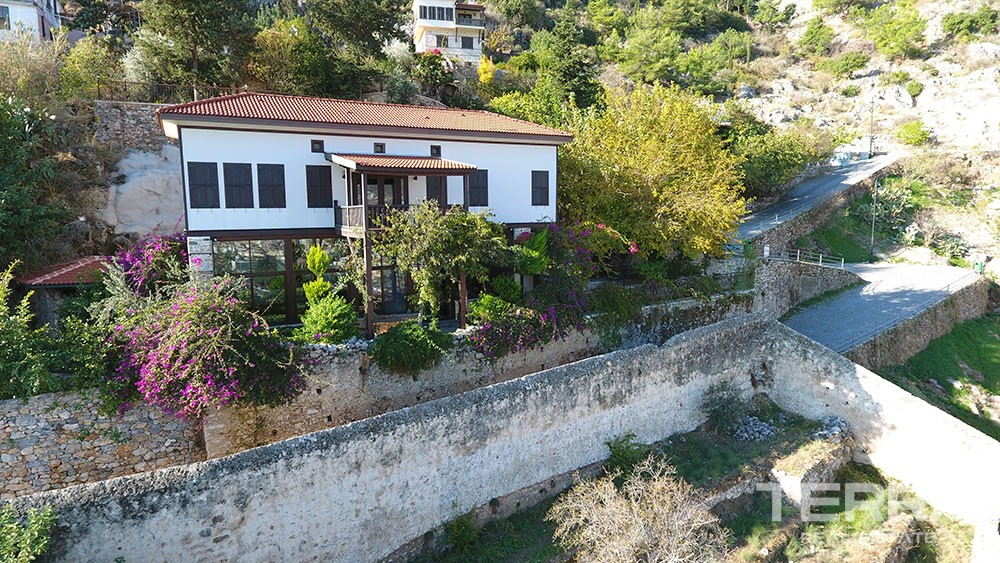 Exclusive mansion for sale in the historical Alanya Castle - 9835