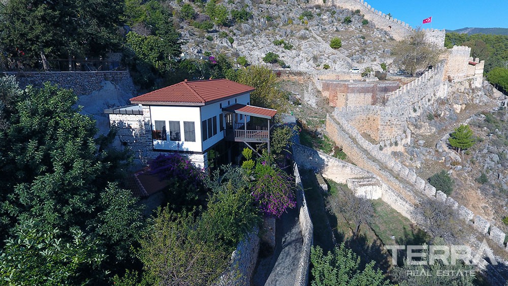 Exclusive mansion for sale in the historical Alanya Castle - 9836