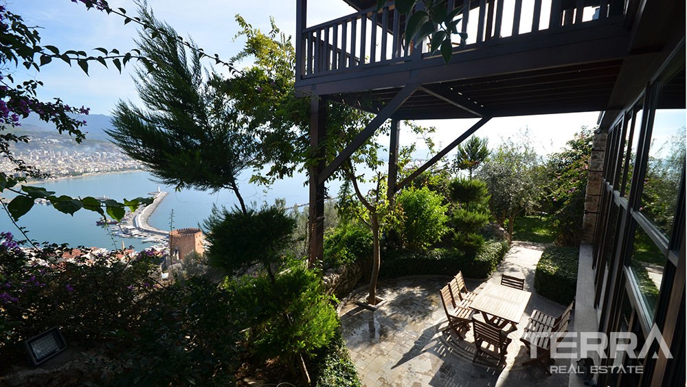 Exclusive mansion for sale in the historical Alanya Castle - 9839
