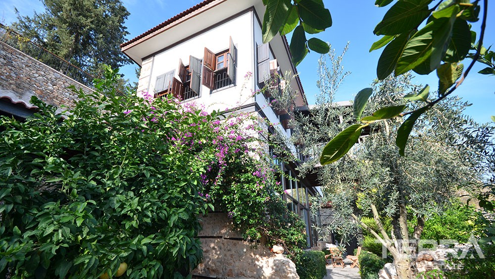 Exclusive mansion for sale in the historical Alanya Castle - 9846