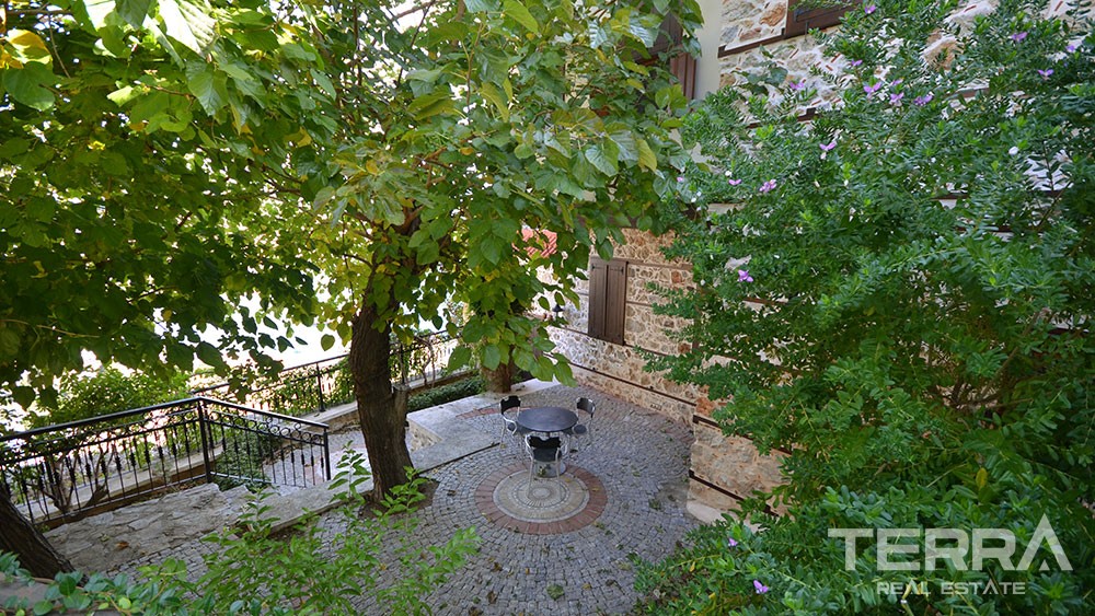 Exclusive mansion for sale in the historical Alanya Castle - 9851