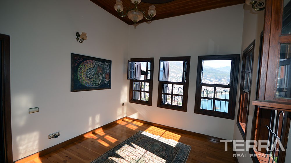 Exclusive mansion for sale in the historical Alanya Castle - 9874