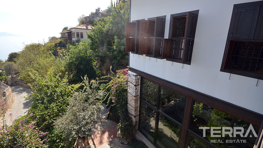 Exclusive mansion for sale in the historical Alanya Castle - 9889