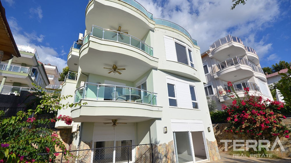 Sea view villa for sale in Alanya City with private pool