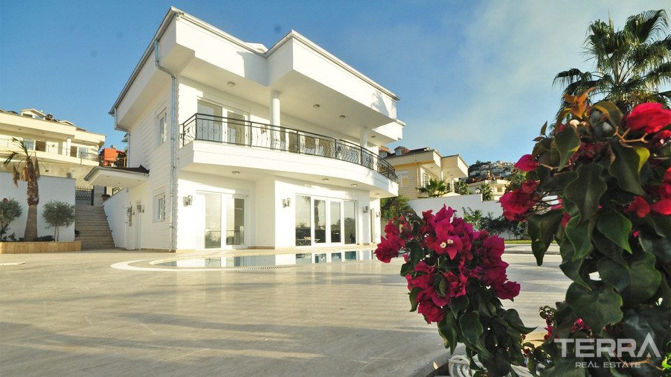 Sea View Detached House With Private Pool in Alanya Kargıcak