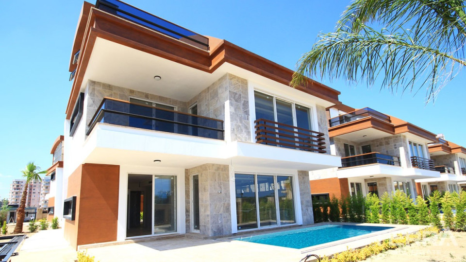 Detached villas with private pool for sale in Antalya Lara