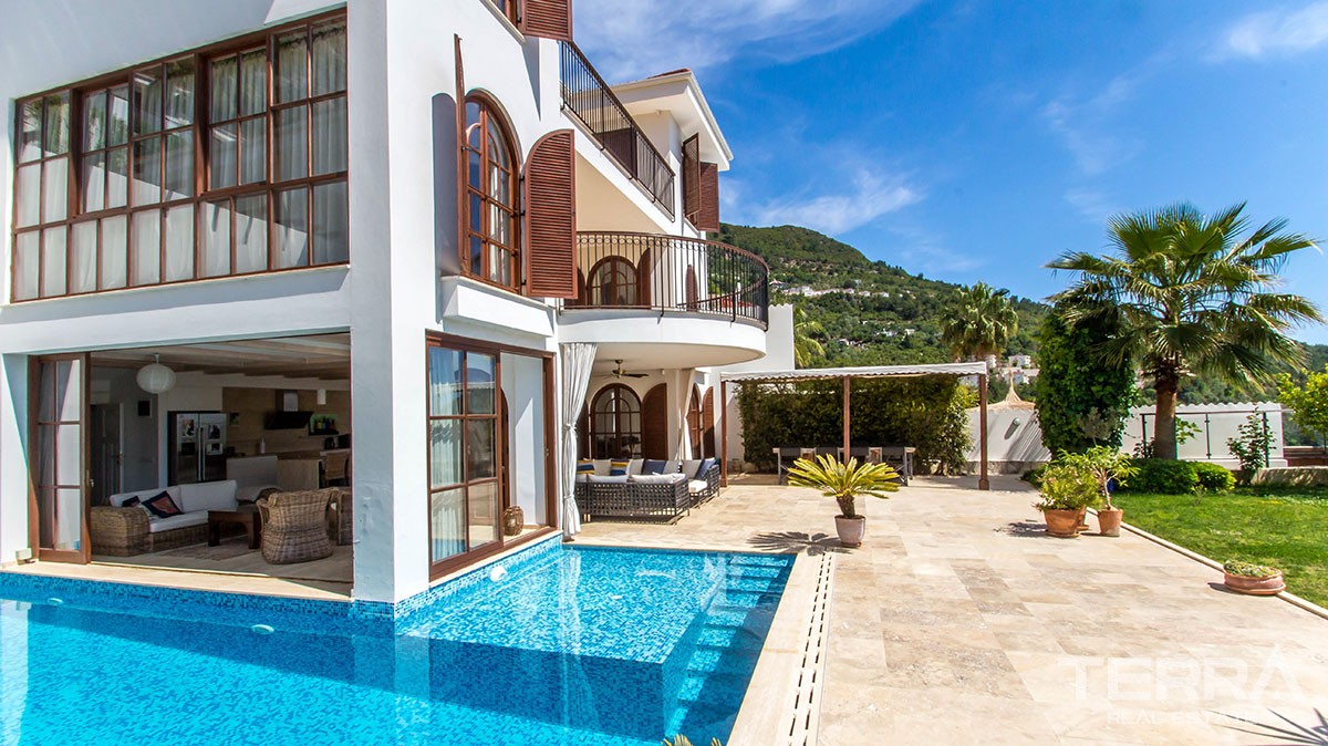 Exclusive detached villa for sale in Alanya with private swimming pool - 11673