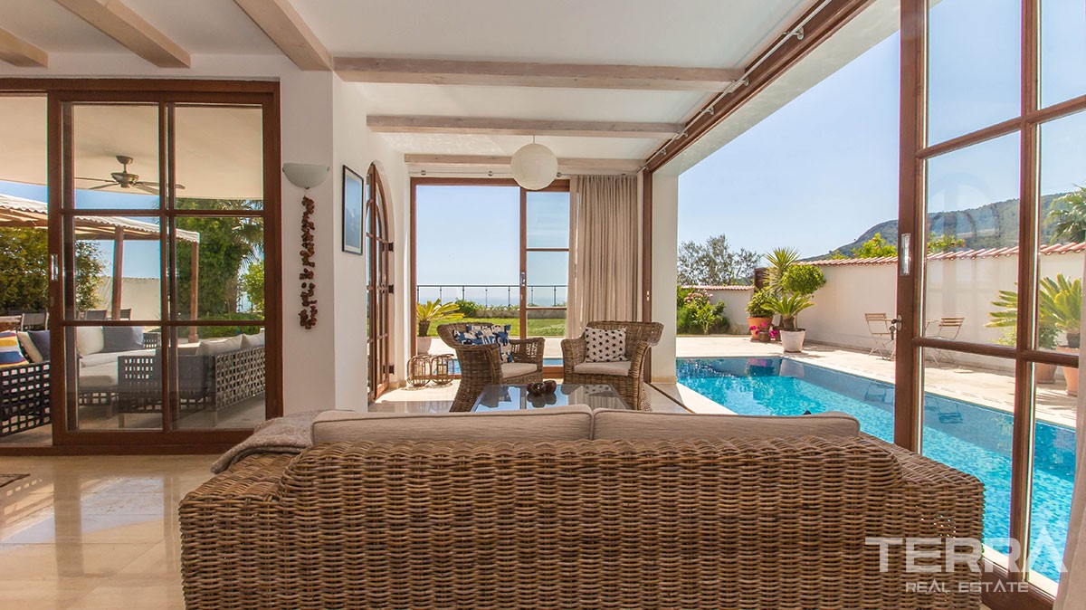 Exclusive detached villa for sale in Alanya with private swimming pool - 11687
