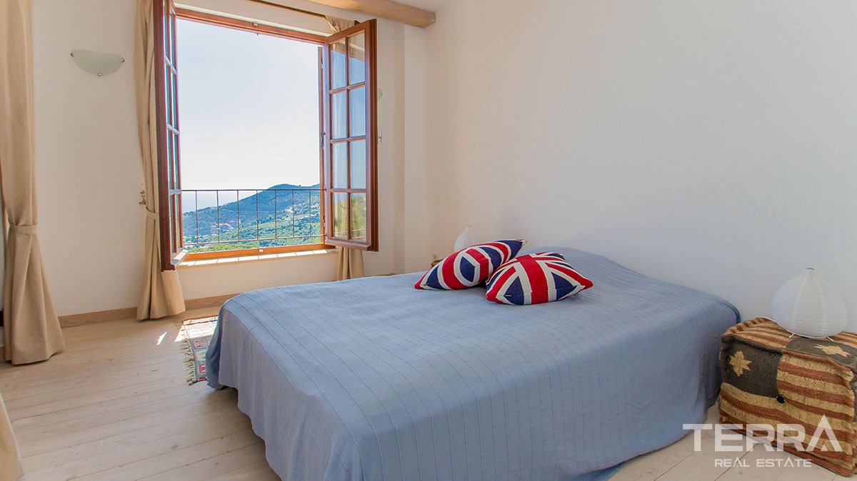 Exclusive detached villa for sale in Alanya with private swimming pool - 11702
