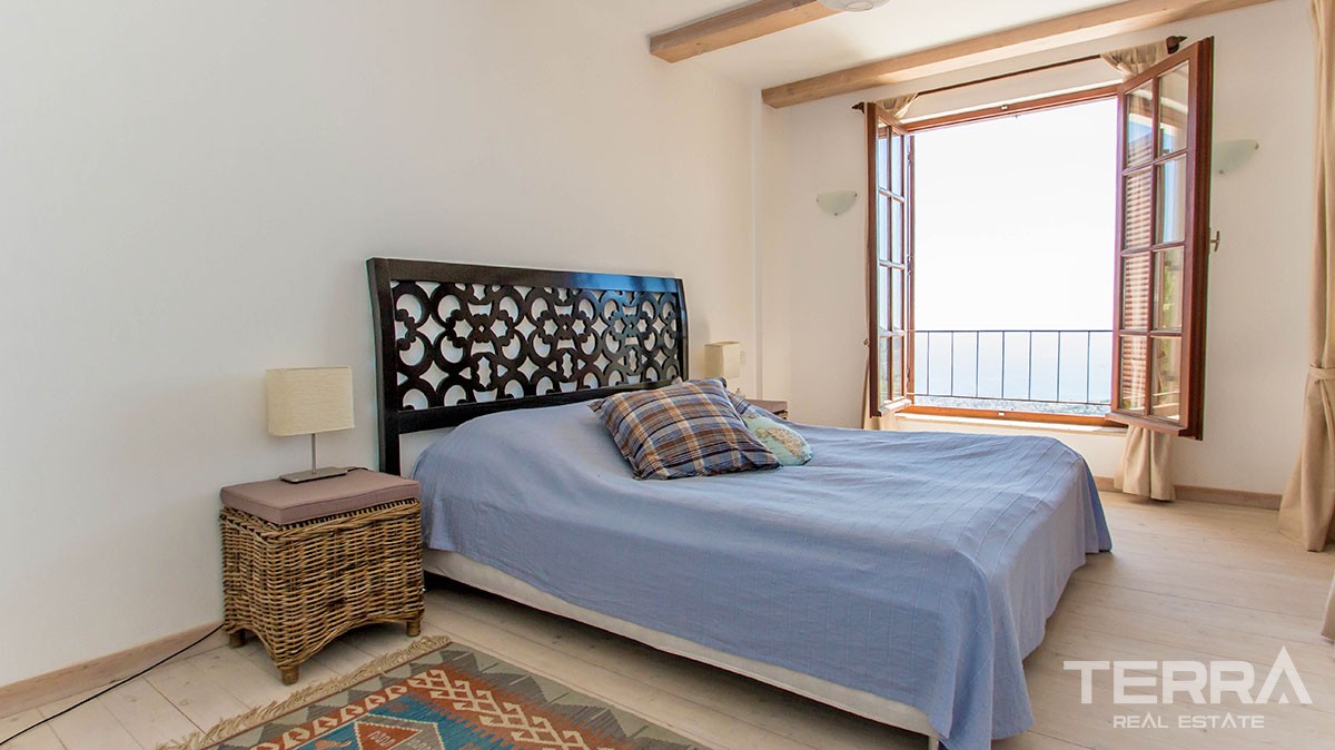 Exclusive detached villa for sale in Alanya with private swimming pool - 11706