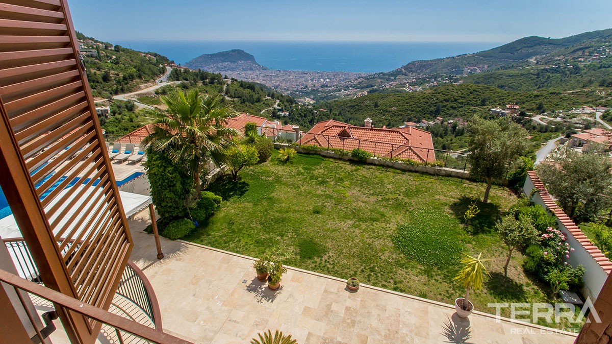 Exclusive detached villa for sale in Alanya with private swimming pool - 11707