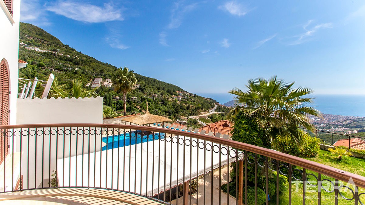 Exclusive detached villa for sale in Alanya with private swimming pool - 11710