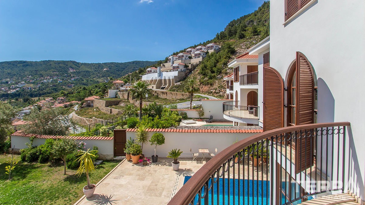 Exclusive detached villa for sale in Alanya with private swimming pool - 11711