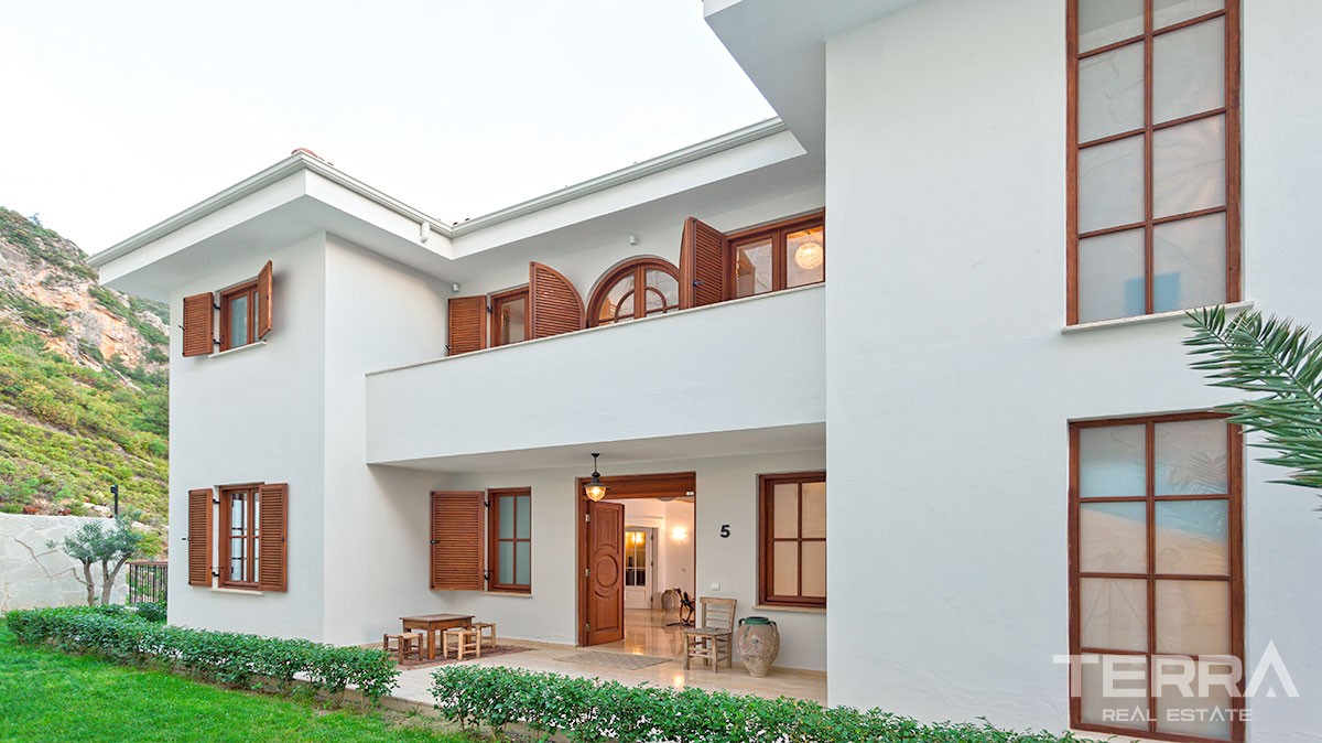 Luxury Detached Villa With Stunning Sea-View in Alanya Bektaş - 11724