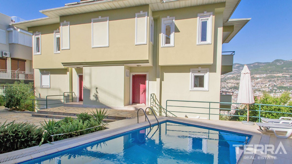 Sea view villa for sale in Alanya Castle
