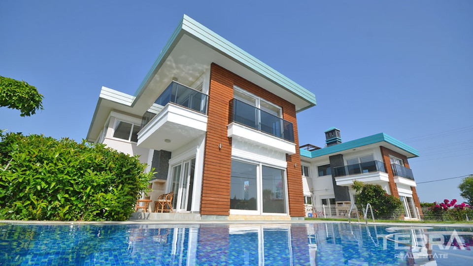 Luxury sea front villas for sale in Alanya, Demirtaş