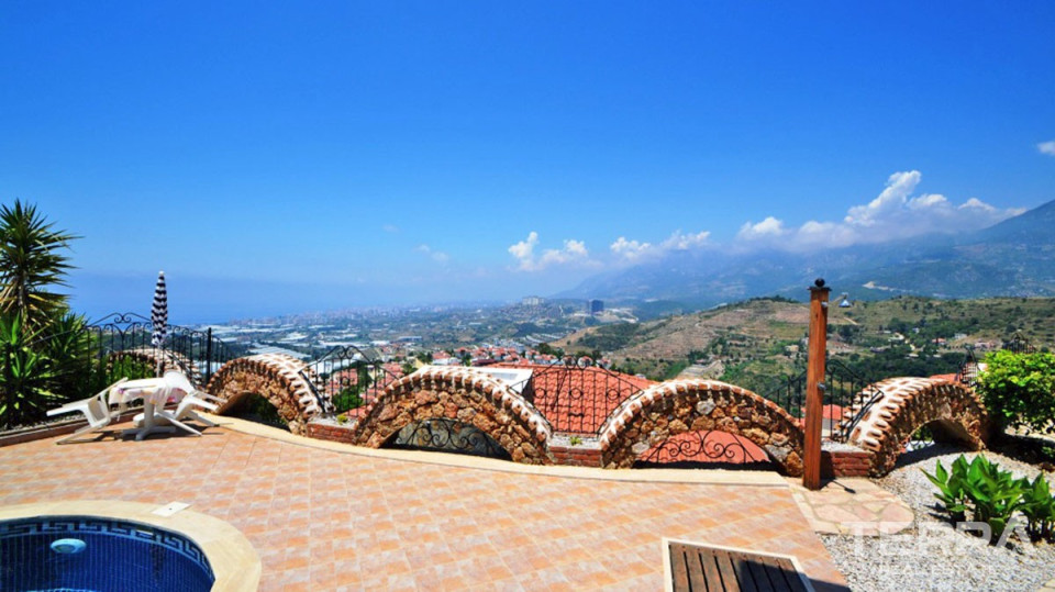 Fully furnished villa for sale in Alanya Kargıcak with great sea view