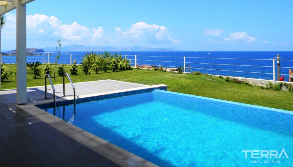 Seafront White Villas in Bodrum Gumusluk