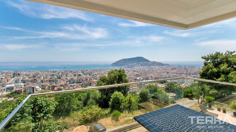 Uninterrupted Sea-view Apartment for Sale in Alanya