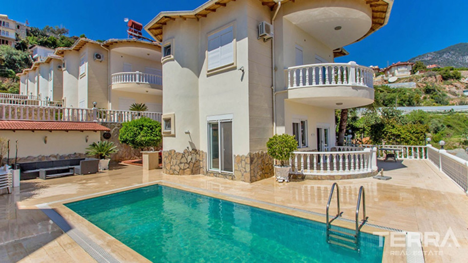 Detached Villa for Sale in Alanya With Private Swimming Pool