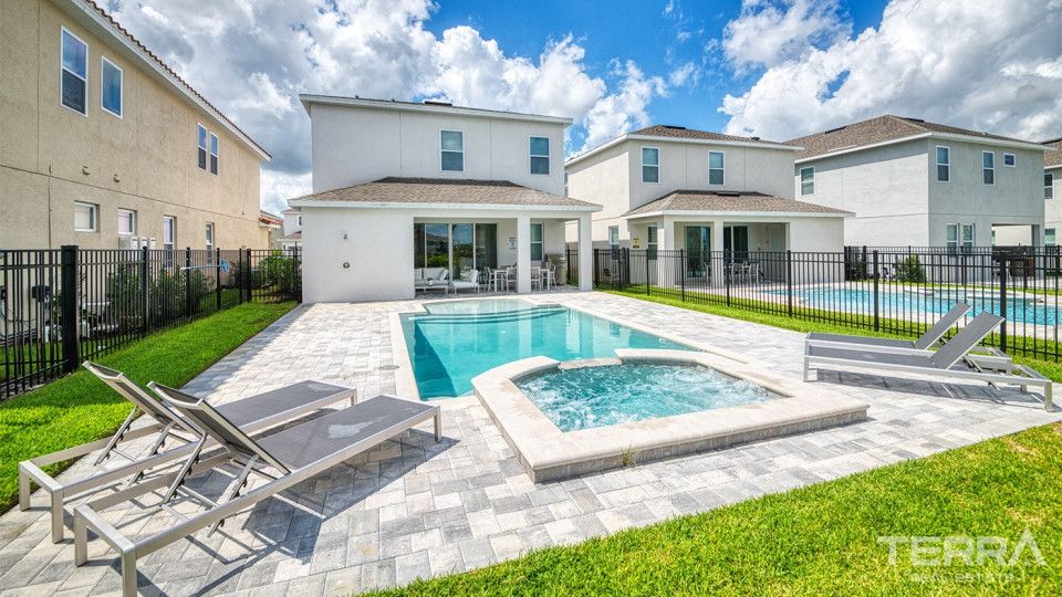 Encore Resort Homes at Reunion near Orlando’s world-famous Theme Parks