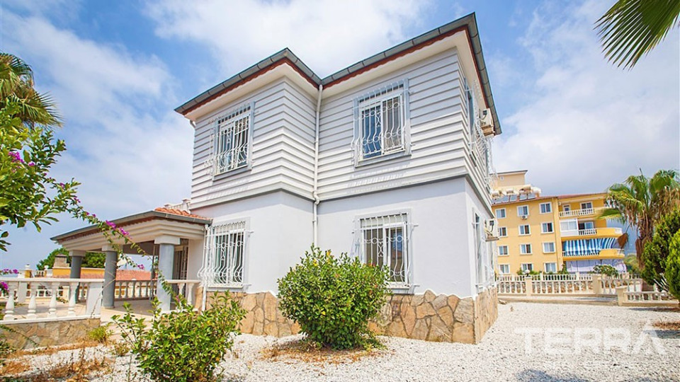 Detached Villa in Mahmutlar Alanya with Private Swimming Pool